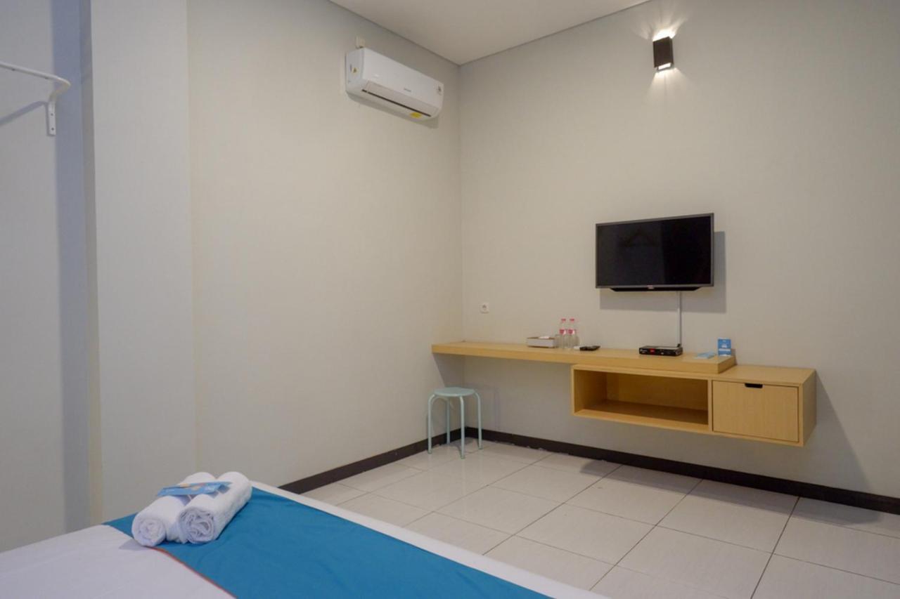 Sans Hotel Good Wish Semarang Jomblang Екстер'єр фото